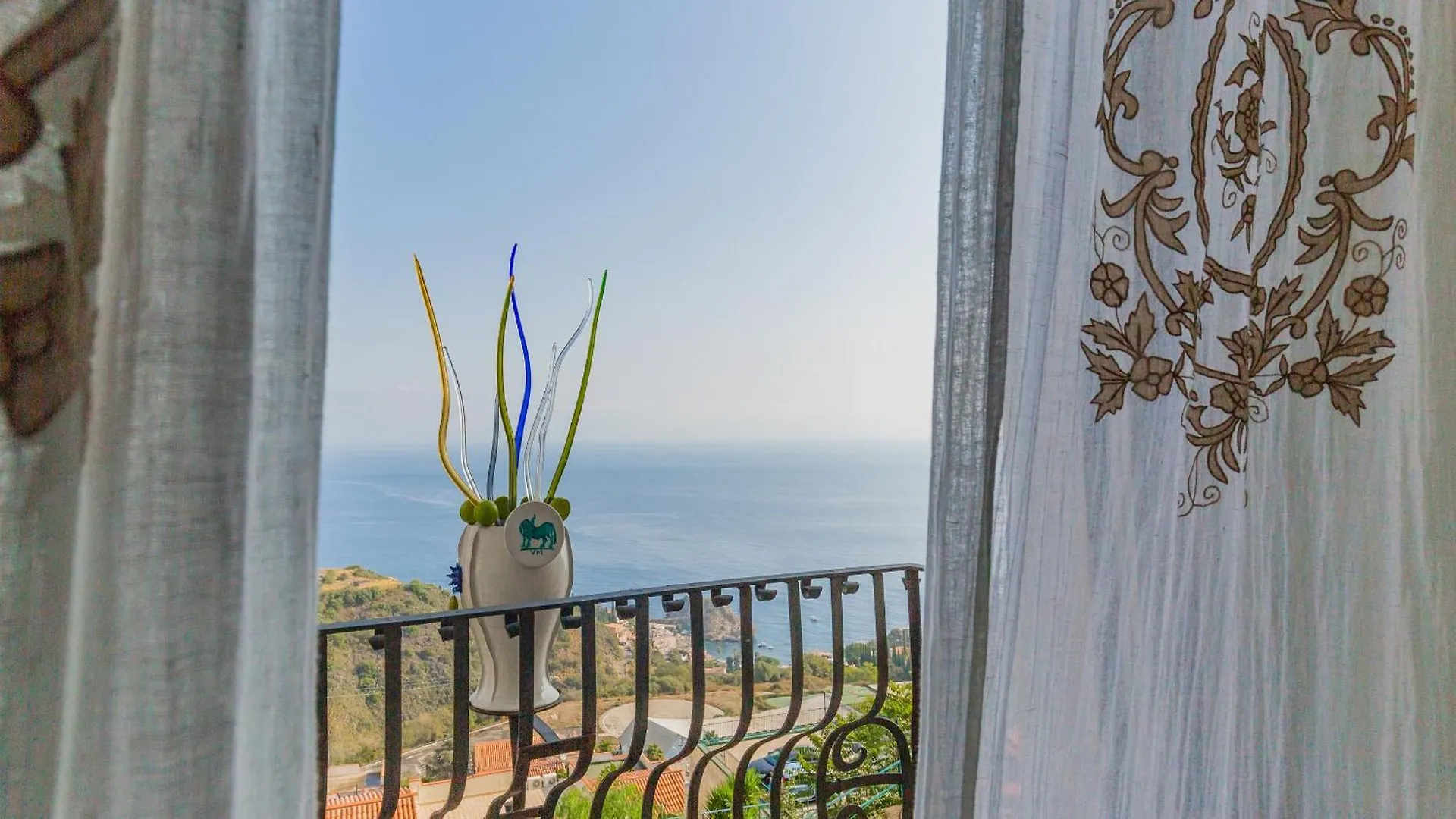 Villa Urbis Taormina, Luxury Villa In The Heart Of Taormina With Swimming Pool & Lift Italy